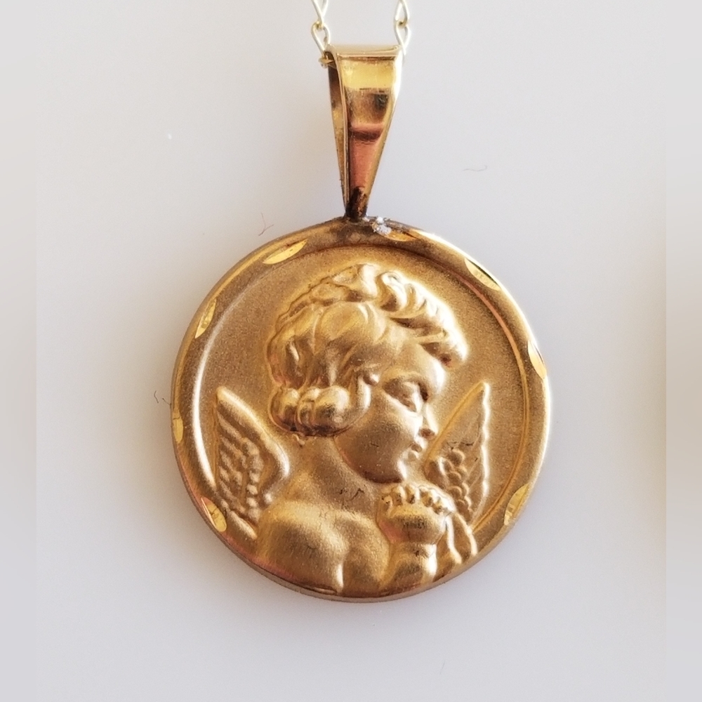 10K Gold Angel Cherub Pendant Necklace